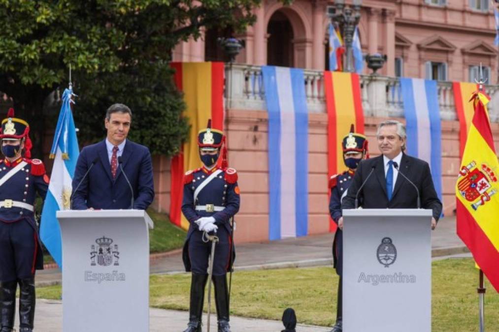 'Mexicanos salieron de los indios, brasileros de la selva y nosotros llegamos en barcos': polémicas frases del presidente de Argentina