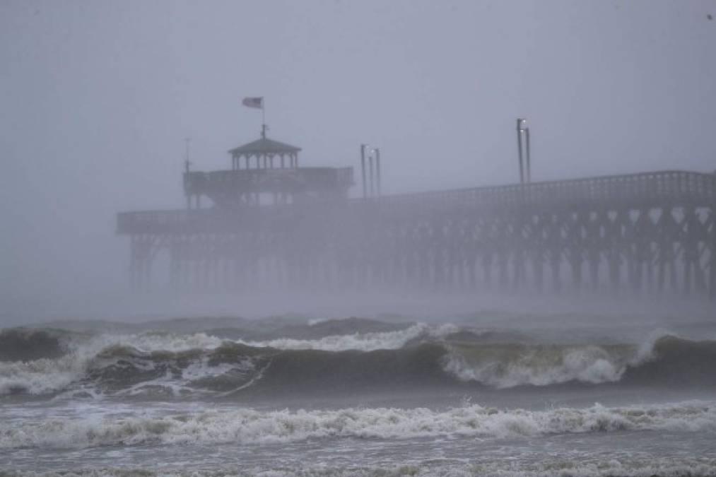 Personas heridas, evacuaciones e inundaciones deja el paso del huracán Florence en Carolina del Norte