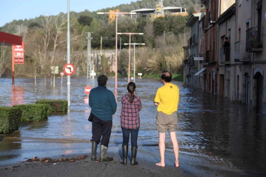 Potente tormenta Gloria en España ya deja 11 muertos y 5 desaparecidos