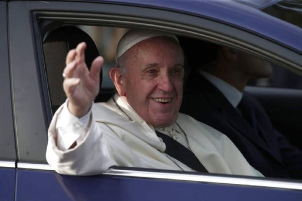 FOTOS: Así fue la llegada del papa Francisco a Chile