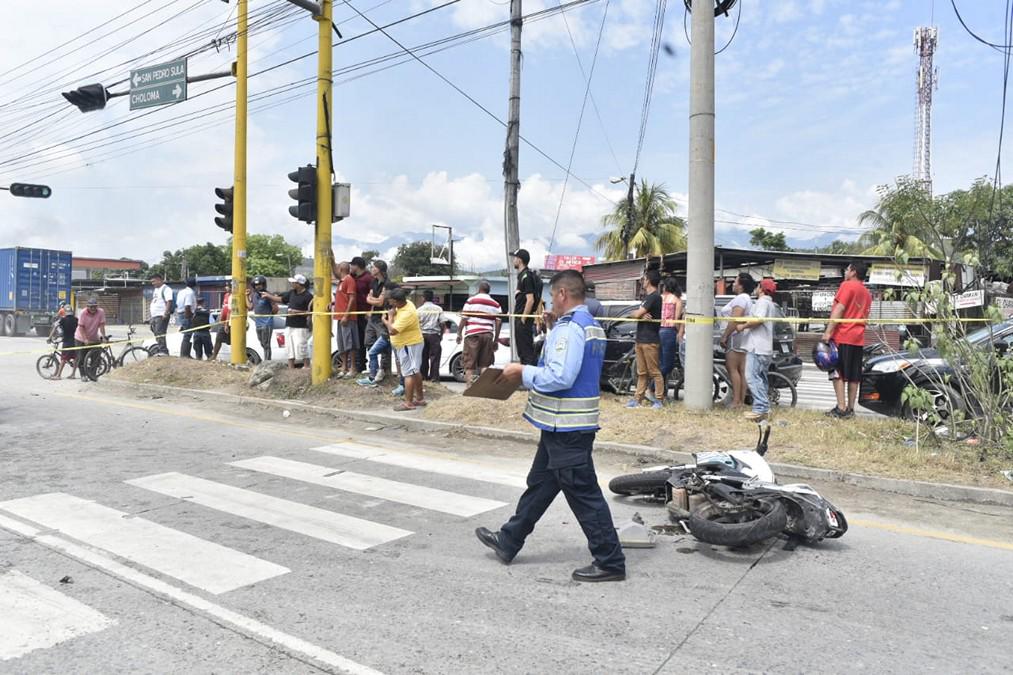 Con placa guatemalteca, armas y prófugo, conductor abandonó escena tras embestir y matar a dos mujeres en Choloma