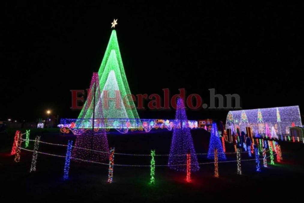 FOTOS: Luces, color y alegría en la Villa Navideña de Tegucigalpa