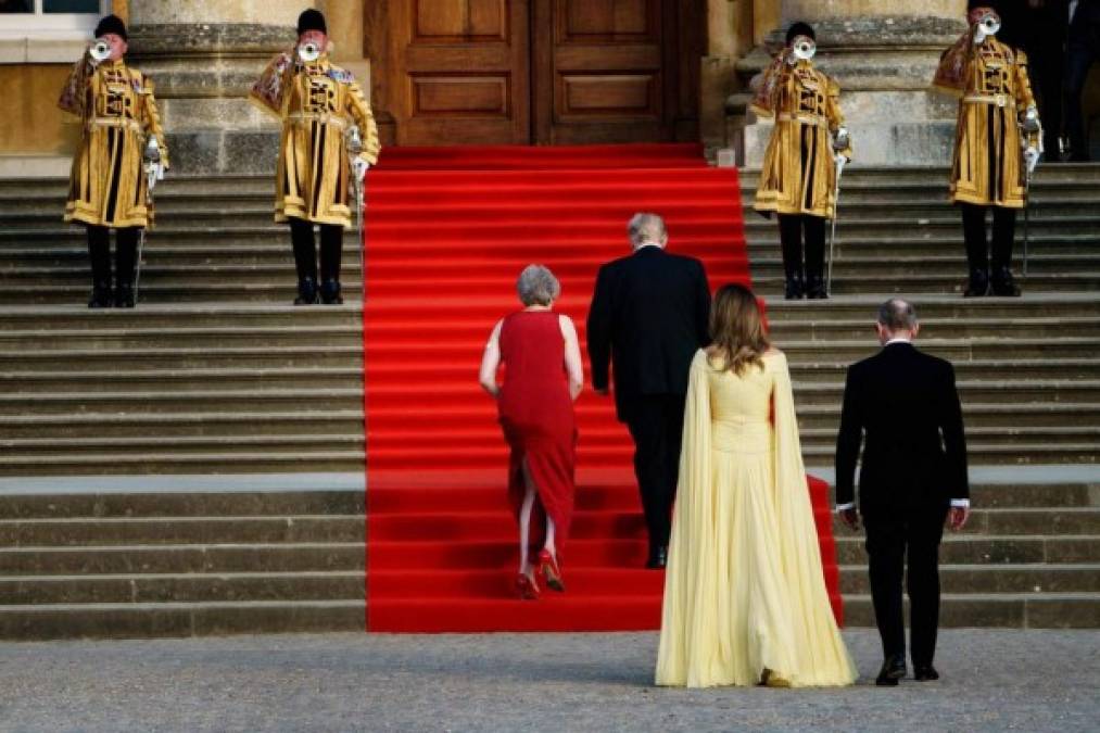 El vestido amarillo de Melania Trump que provocó comparaciones con 'La Bella y la Bestia'