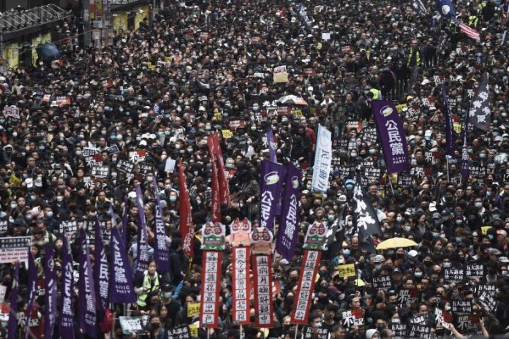 FOTOS: Hong Kong entra en 2020 con masivas y tensas manifestaciones   