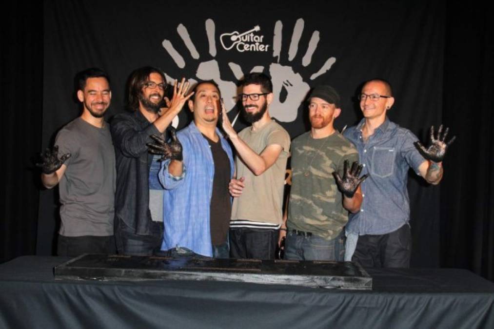 La vida del vocalista de la banda de rock Linkin Park, Chester Bennington, en 10 imágenes