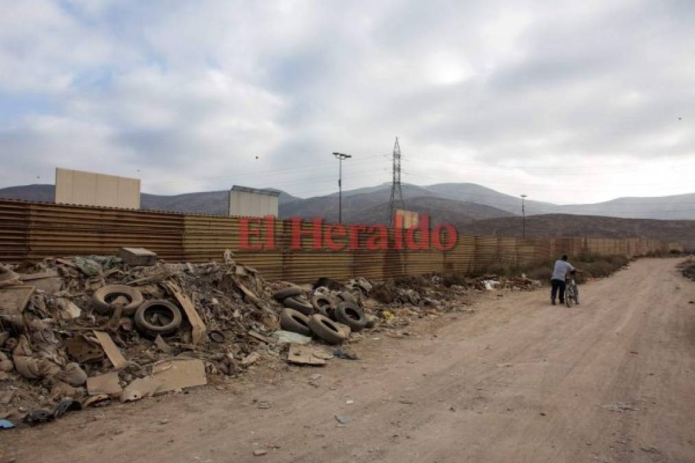 Las primeras imágenes del prototipo del muro fronterizo entre México y EEUU