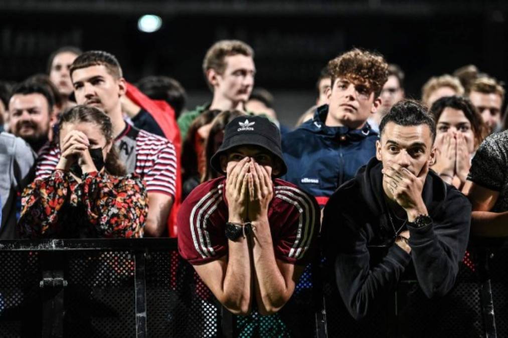 Tristes rostros de la afición y jugadores de Francia tras quedar eliminados de la Eurocopa