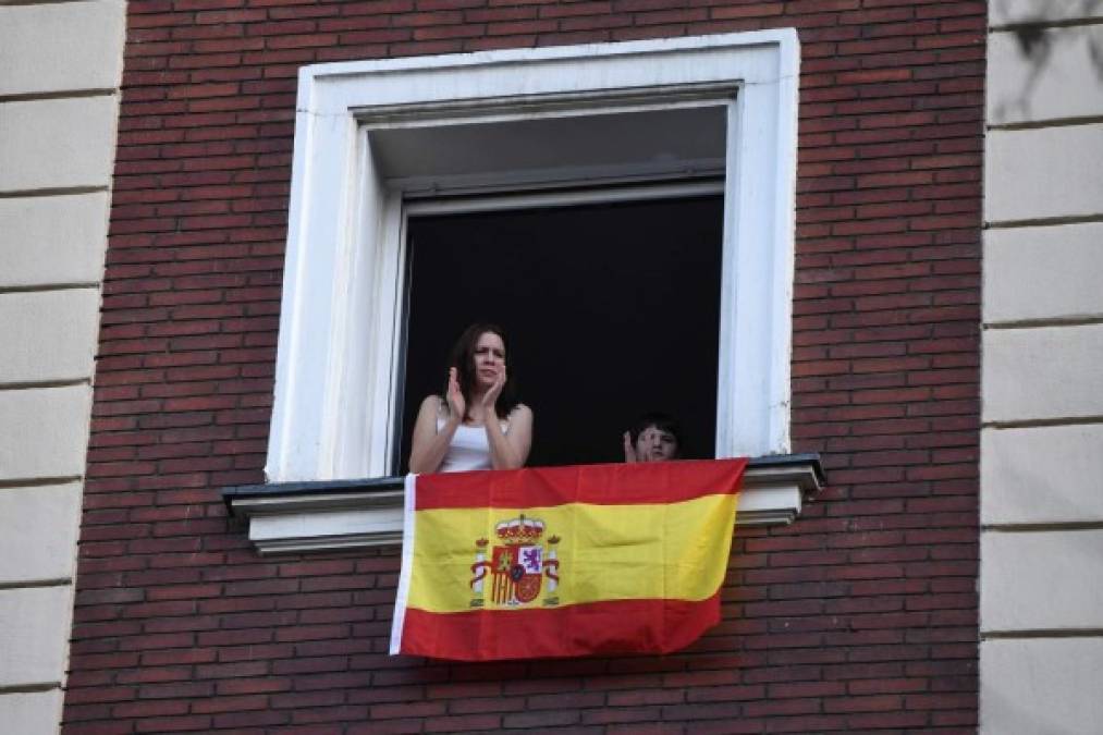 España busca el fin del confinamiento, pero repuntan muertes (FOTOS)