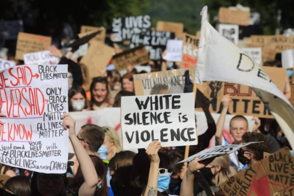 FOTOS: Negros en Europa también sufren racismo y se suman a protestas por George Floyd