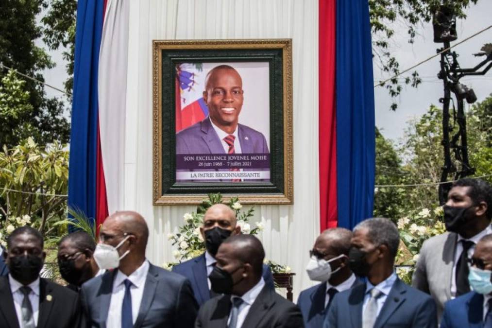 Así fue el emotivo homenaje al expresidente Moise durante el ascenso de primer ministro