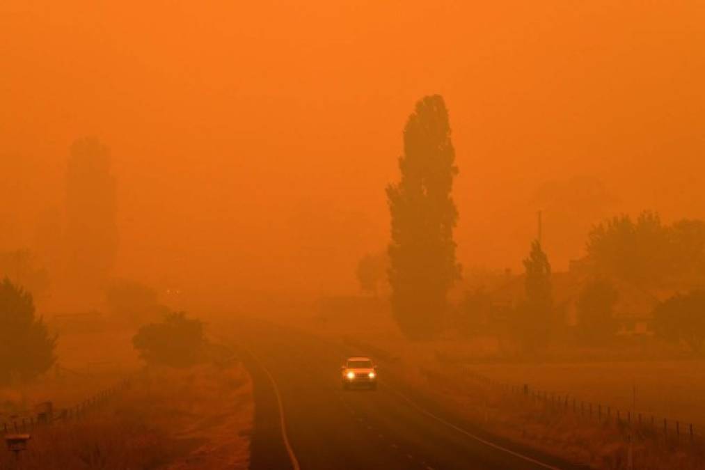 Cielo rojizo y un ambiente desierto: las fotos del caos que dejan los incendios en Australia