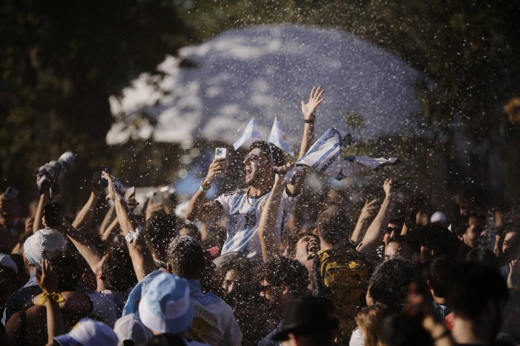 ¡Locura total! Las calles de Argentina son una verdadera fiesta tras clasificación de la selección a la final de Qatar