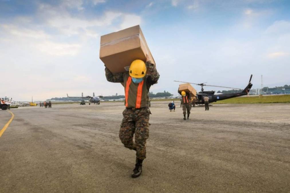 Con alegría y gratitud: hondureños afectados por Eta reciben alimentos de El Salvador (FOTOS)