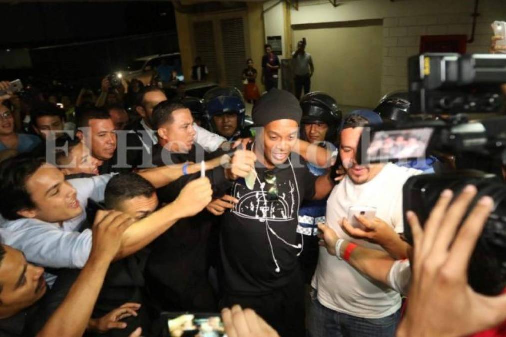 Las imágenes de la llegada de Ronaldinho Gaúcho a Honduras