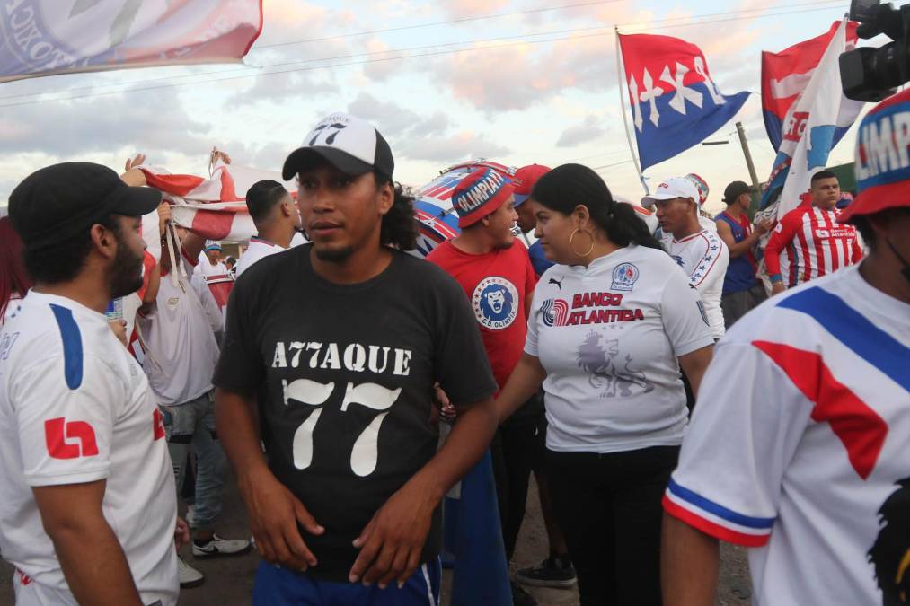 ¡Fiesta total! Así fue el apoyo de la Ultrafiel en el Olimpia vs Marathón