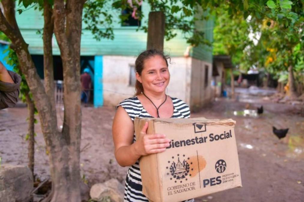 Con alegría y gratitud: hondureños afectados por Eta reciben alimentos de El Salvador (FOTOS)