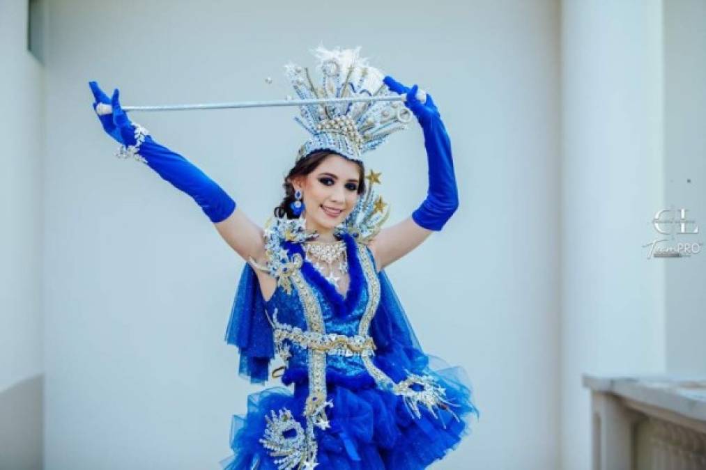 Vistoso traje de las palillonas de Danlí destaca por su tributo a la Bandera (FOTOS)