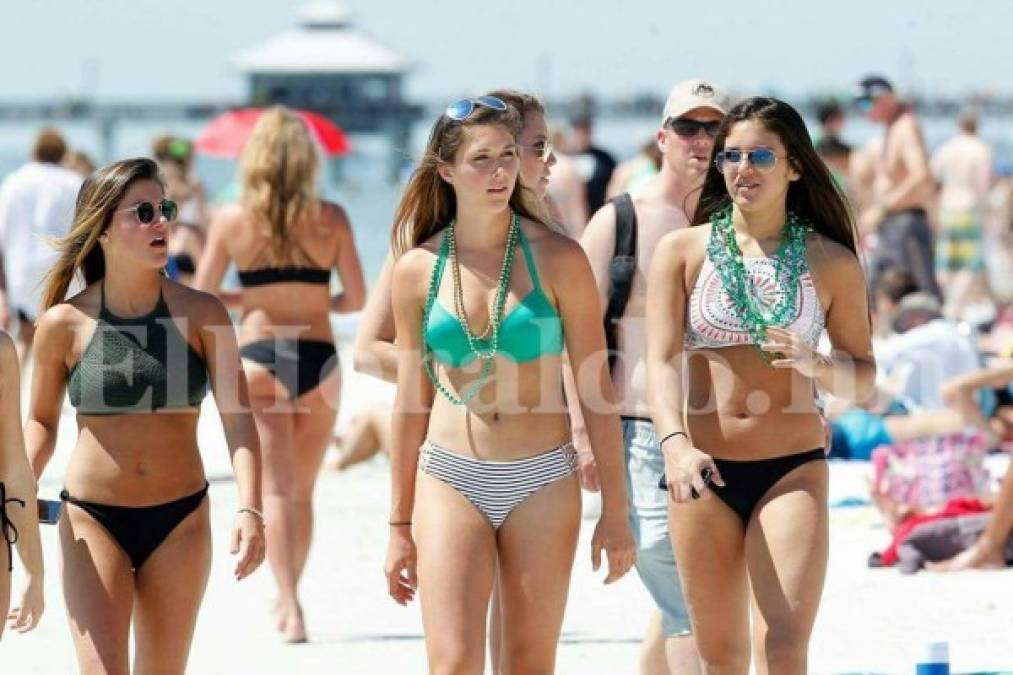 Hermosas mujeres adornan playas de Fort Myers, ciudad de preparación de Honduras ante EEUU