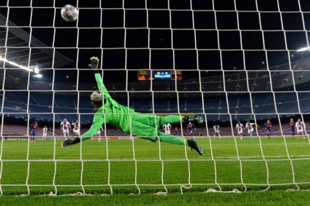 Lo que no se vio del primer duelo de octavos de final entre Barcelona y PSG (Fotos)