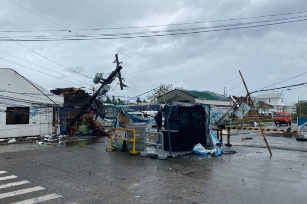 Las imágenes del devastador tifón que dejó al menos 28 muertos en Filipinas