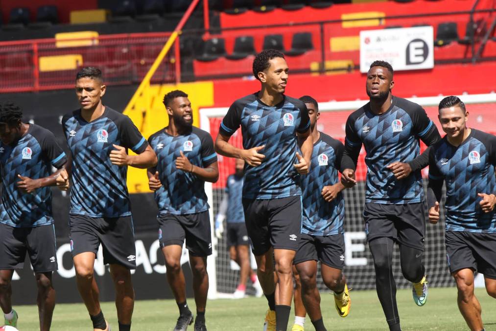 Vestidos de azul y negro, los Leones realizaron su último entreno antes de la final de la Concacaf League