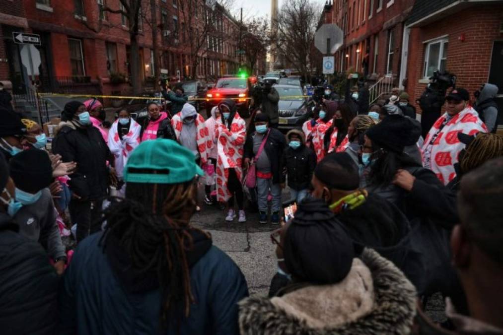 'No volverán': 13 muertos, entre ellos 7 niños, en incendio de vivienda en Filadelfia