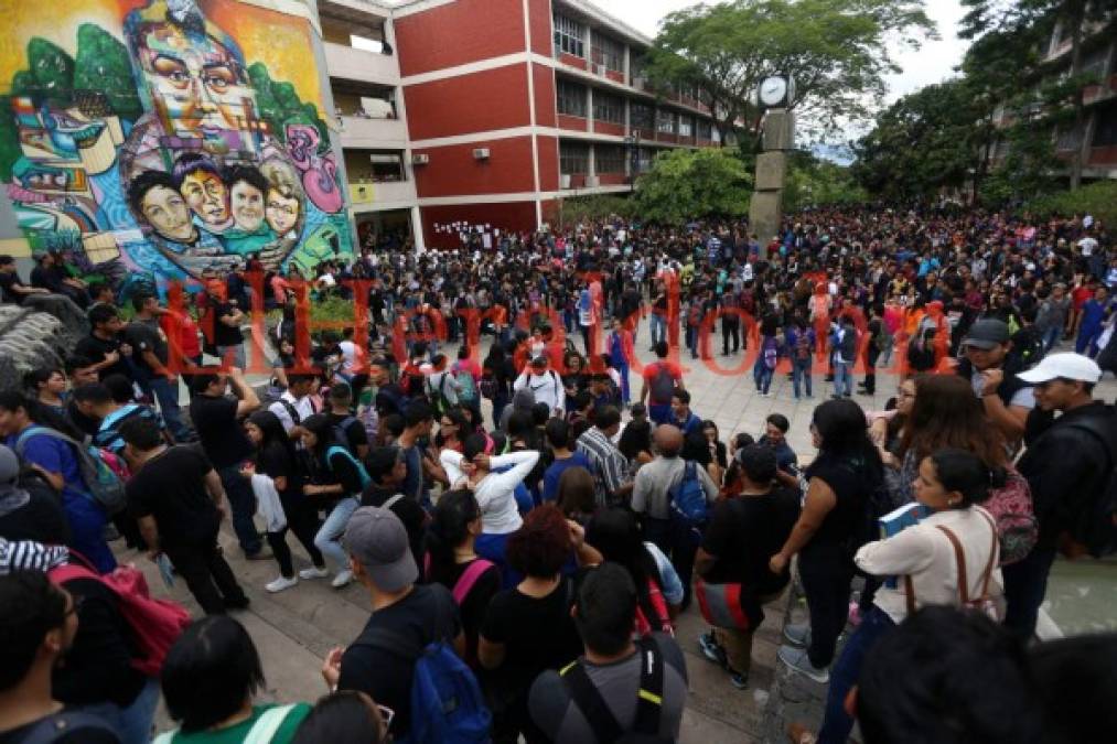 FOTOS: Nuevamente suspendidas las clases en la UNAH y los estudiantes se manifestaron así