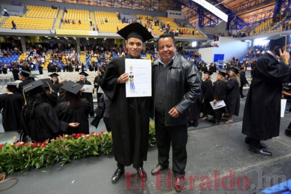 FOTOS: UNAH gradúa 1,321 nuevos profesionales en solemnes ceremonias