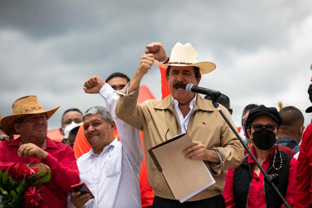 Así fue la inauguración de la Plaza Isy Obed, muerto en golpe de Estado en Honduras