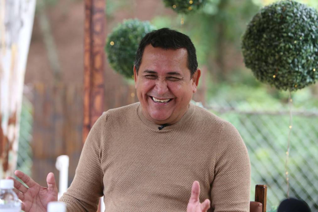 Delicado de salud en UCI: Lo que se sabe de Nahún Espinoza tras ser hospitalizado y operado