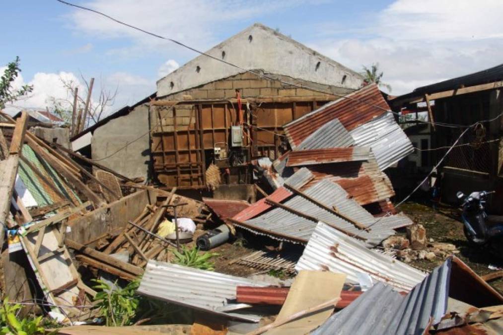 Las imágenes del devastador tifón que dejó al menos 28 muertos en Filipinas