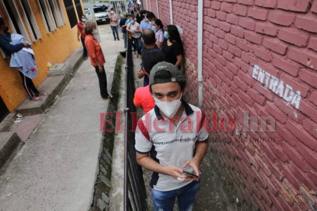 FOTOS: Interminables filas para reclamar el DNI en la capital