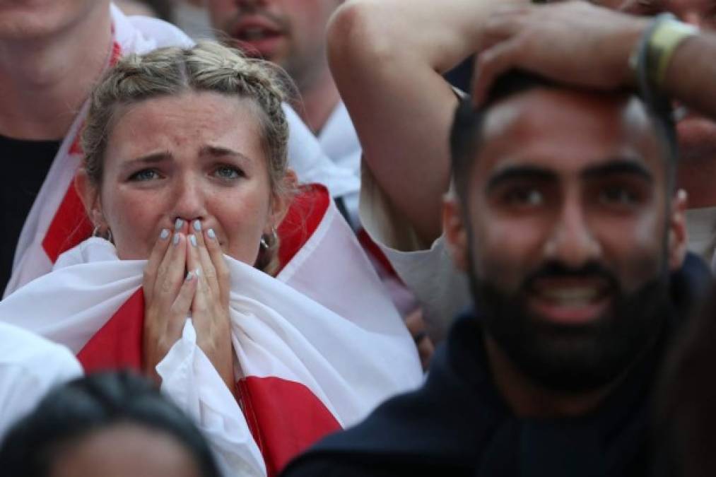 FOTOS: El llanto de las bellas aficionadas de Inglaterra tras la derrota ante Croacia en el Mundial