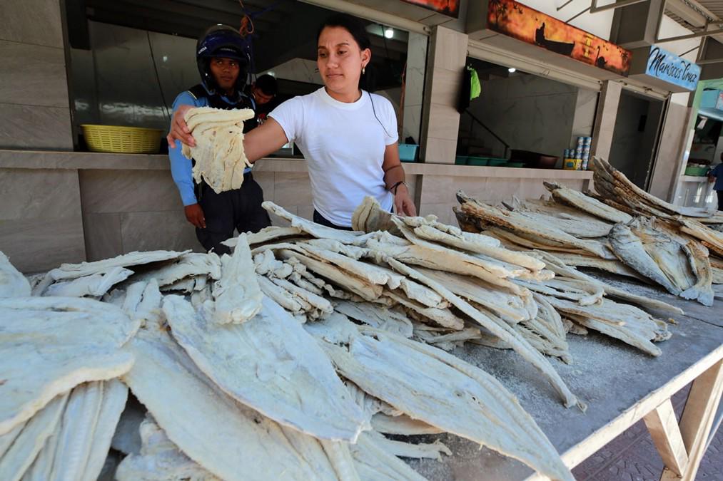 Pescado seco, tradición en Semana Santa, ya inunda los mercados capitalinos