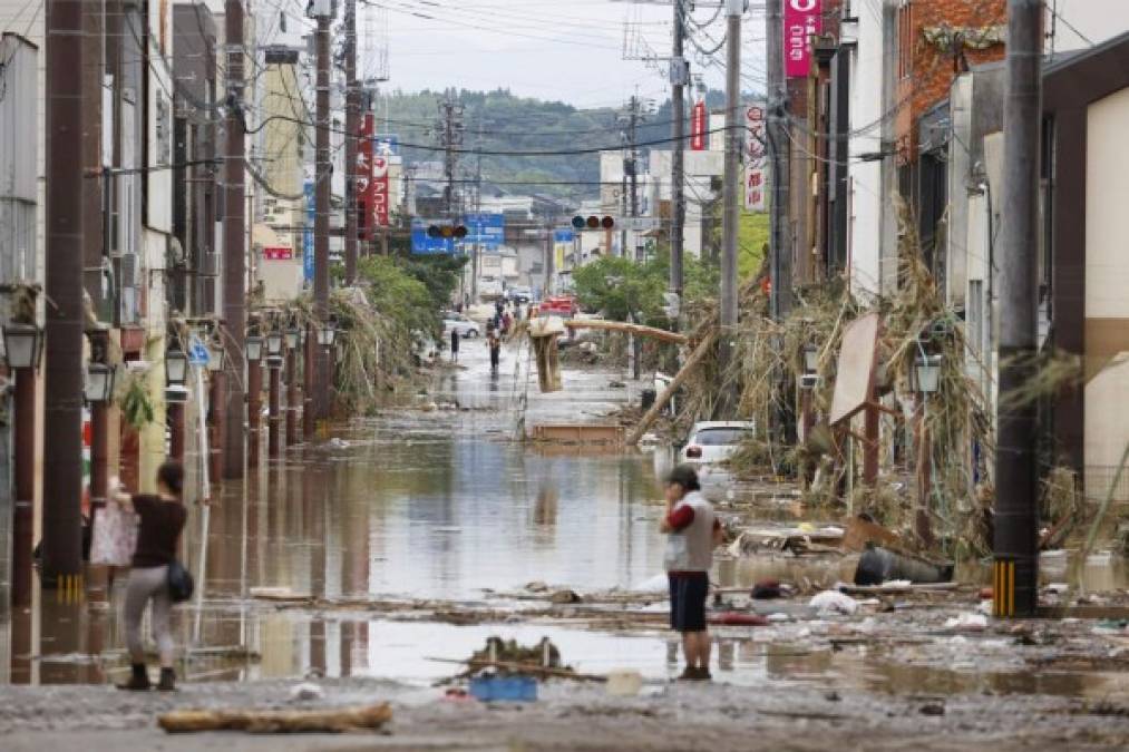 FOTOS: Muertos, desaparecidos y evacuaciones por inundaciones al sur de Japón