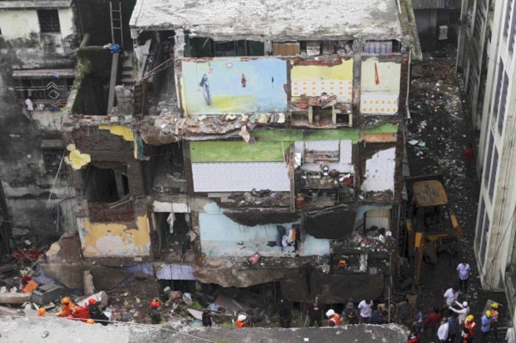 Impactantes fotos del derrumbe de edificio en India que deja al menos 15 muertos  