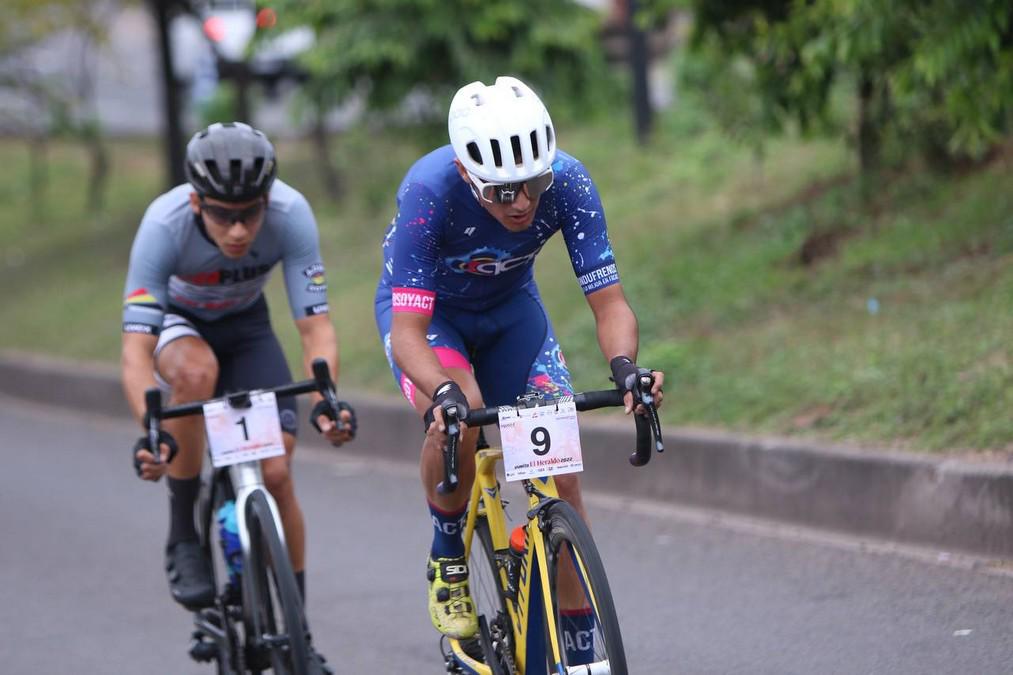Adrenalina a tope en la categoría Élite de la Vuelta Ciclística; Luis López busca el bicampeonato