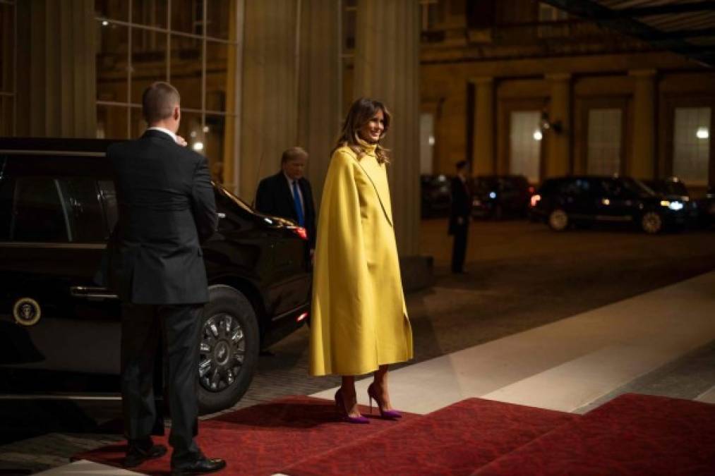 El criticado atuendo de Melania Trump durante su visita a la Familia Real