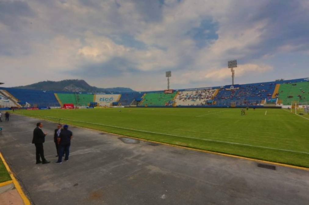 Belleza, colorio y pasión en el Estadio Nacional para el Olimpia vs Real España