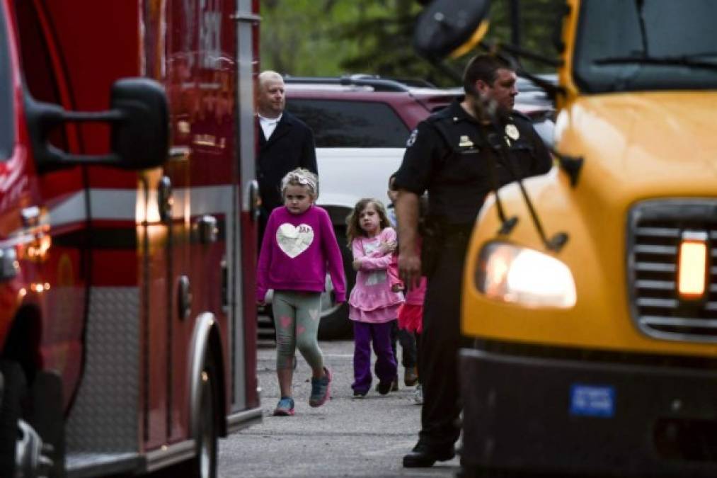Tiroteo en escuela de Colorado: Padres en pánico, niños llorando y gran despliegue policial