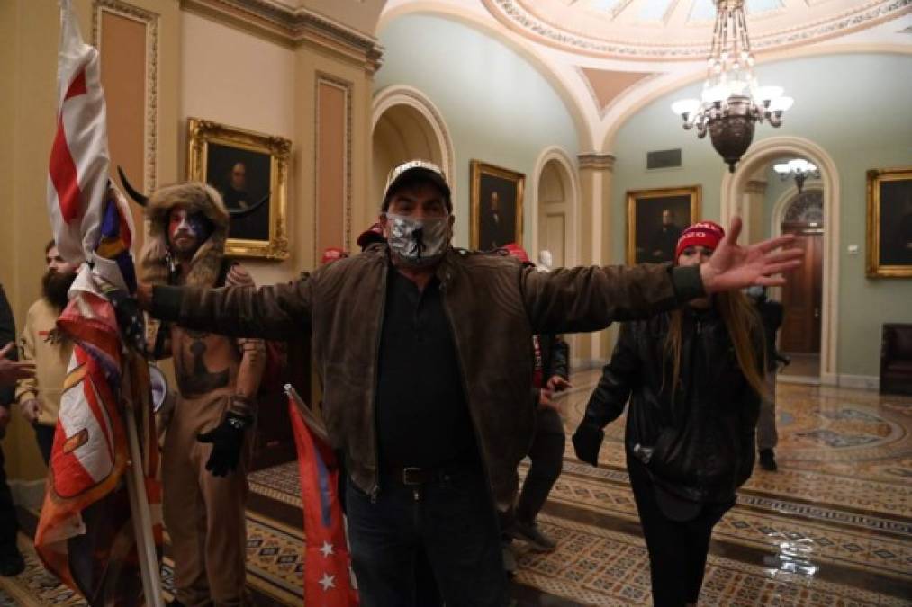 Las imágenes de la violenta invasión en el Capitolio de Estados Unidos