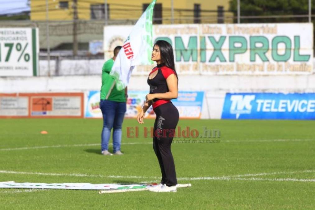 Bellas y esbeltas hondureñas adornaron el inicio del Clausura (FOTOS)