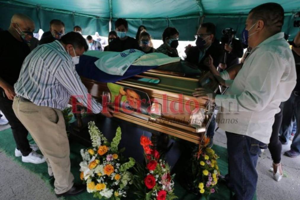 Discursos y llanto en la dolorosa despedida de Chelato Uclés, el Maestro de Honduras