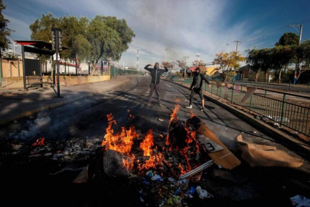 Desorden y disparos en protesta en Chile en medio de la pandemia (FOTOS)