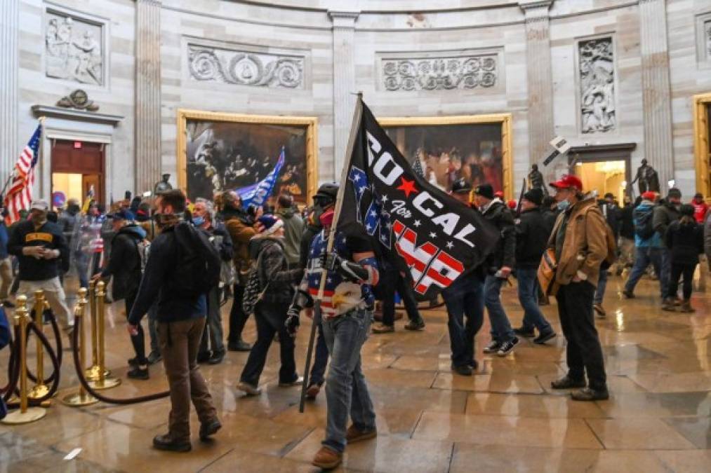 Las imágenes de la violenta invasión en el Capitolio de Estados Unidos