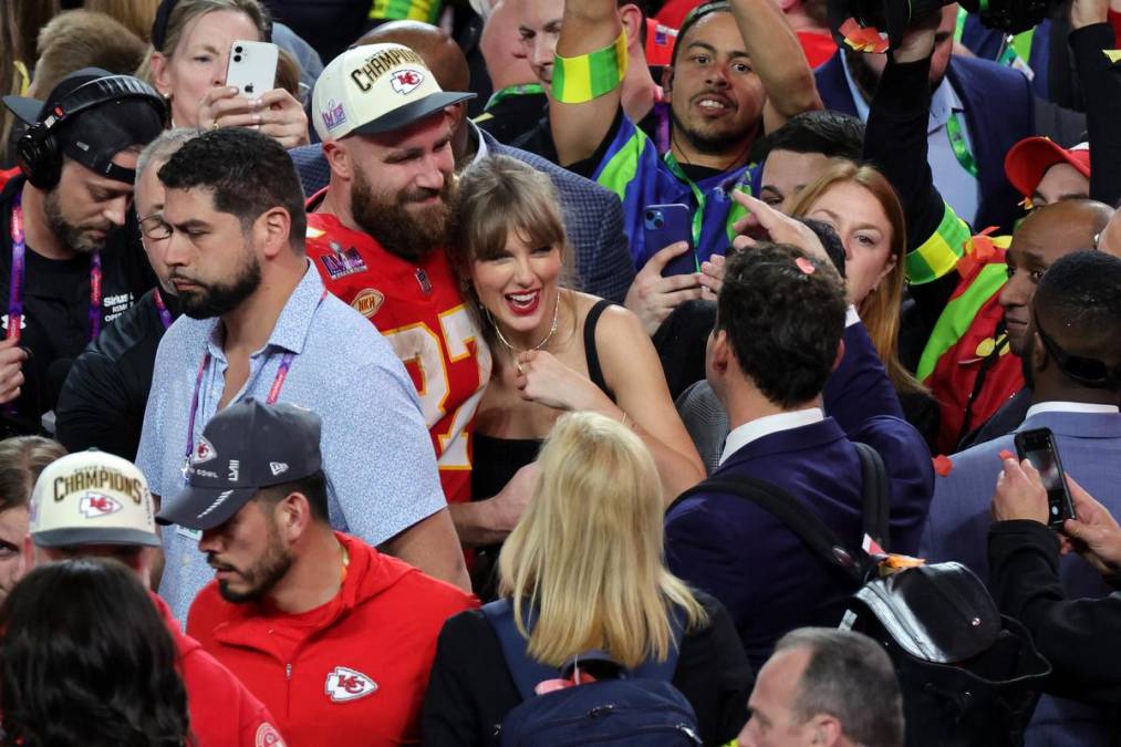 Las imágenes que no viste de la celebración de Travis Kelce y Taylor Swift