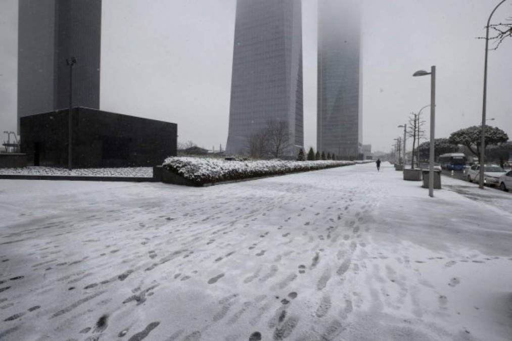Alerta roja en Madrid por las fuertes nevadas que deja Filomena (FOTOS)