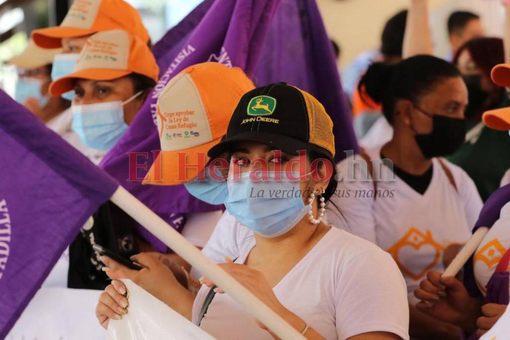 En protesta contra femicidios y violencia, hondureñas celebran Día Internacional de la Mujer