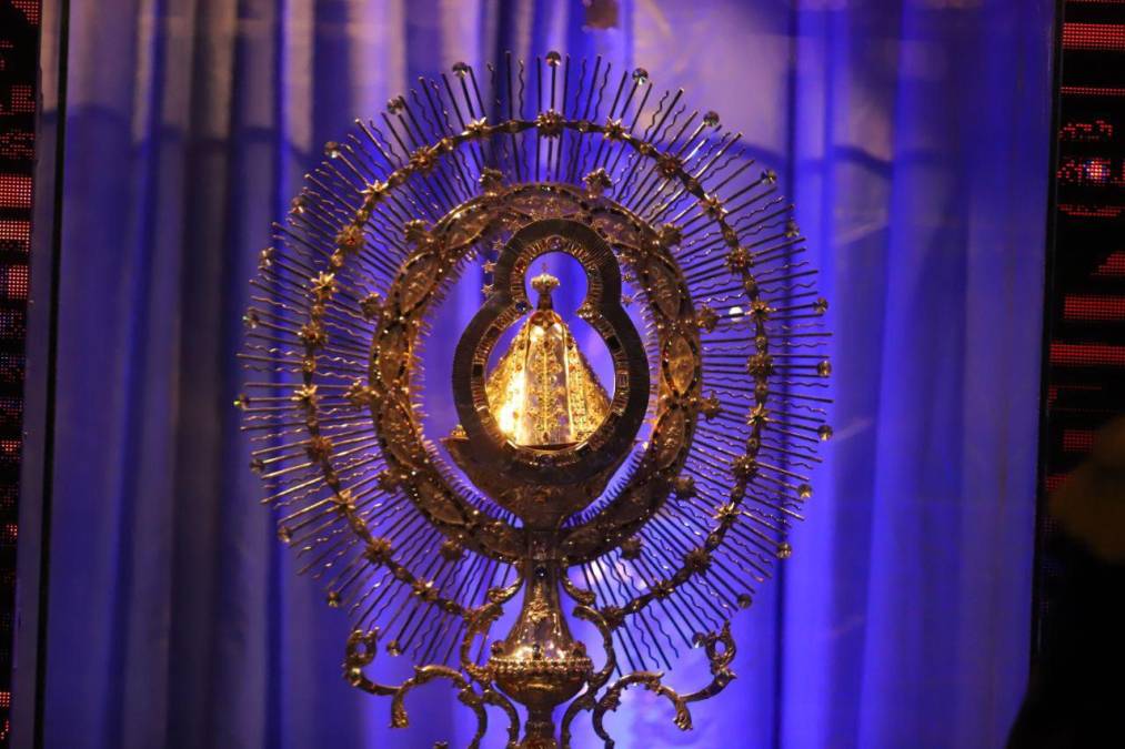 Ofrendas y promesas: imágenes de la eucaristía por el 276 aniversario del hallazgo de la Virgen de Suyapa