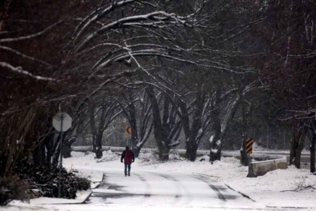 Los estragos causados por tormenta invernal en EEUU; suma un muerto